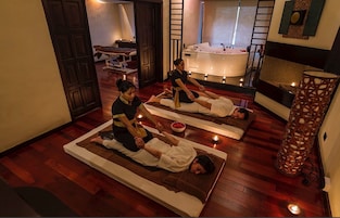 Couples treatment rooms, sauna, hot tub, body treatments, mud baths