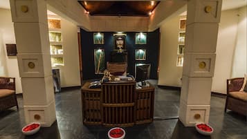 Couples treatment rooms, sauna, hot tub, body treatments, mud baths