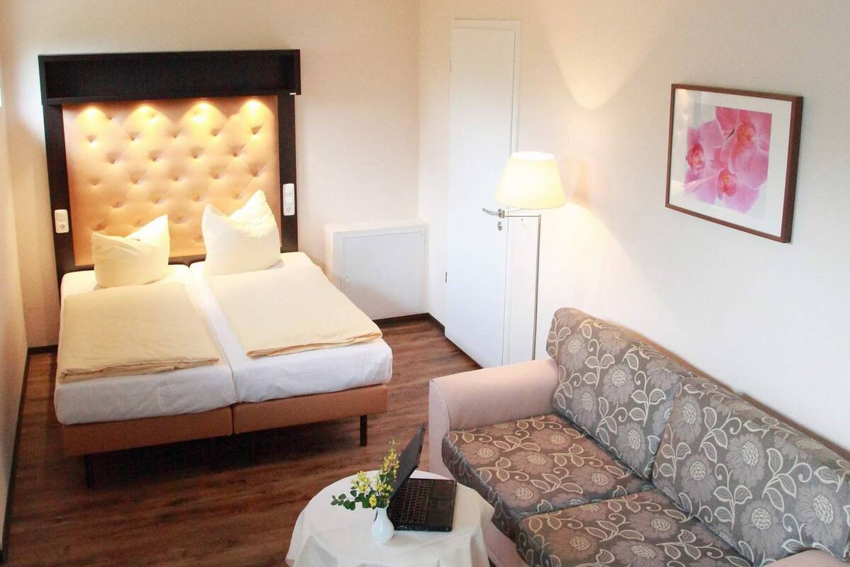 single room | desk, free cots/infant beds, rollaway beds, free wifi