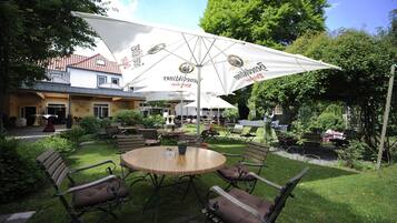Breakfast, lunch, dinner served; German cuisine, alfresco dining