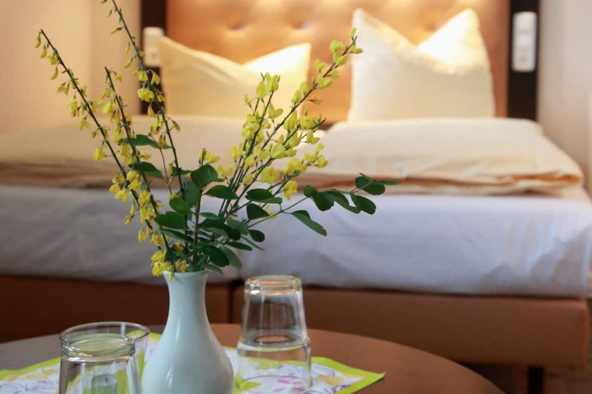 Single Room | Desk, free cots/infant beds, rollaway beds, free WiFi