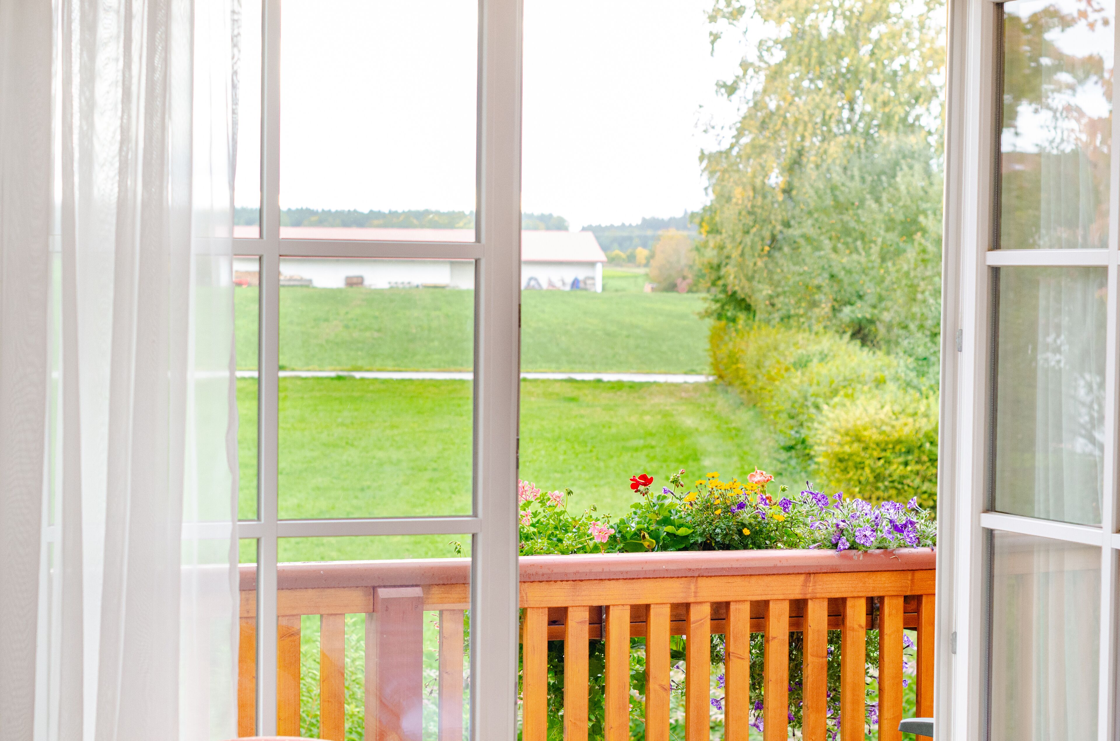 1 bedroom, hypo-allergenic bedding, down duvets, minibar