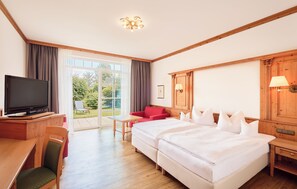 Hypo-allergenic bedding, down comforters, minibar, in-room safe - Glasl's Landhotel (Zorneding)