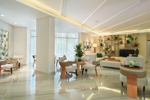 Coin salon dans le hall