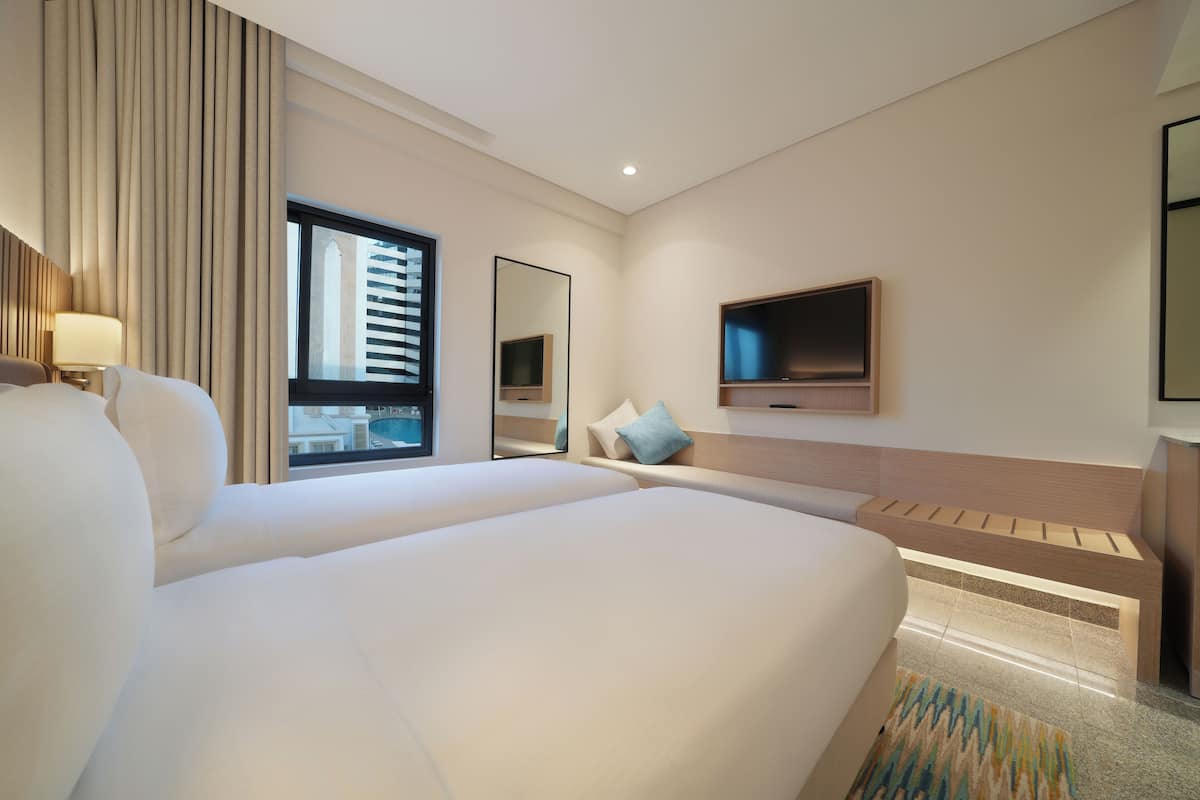 Room, 2 Single Beds, Pool View