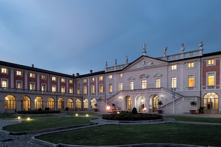 Property entrance. Villa Fenaroli Palace Hotel