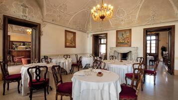Food-Court