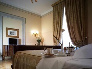 Ropa de cama de alta calidad y minibar 