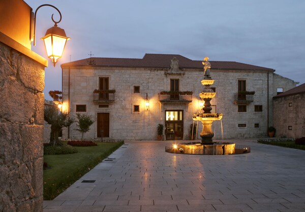 Hotel Pazo De Lestrove By Pousadas De Compostela - Padrón