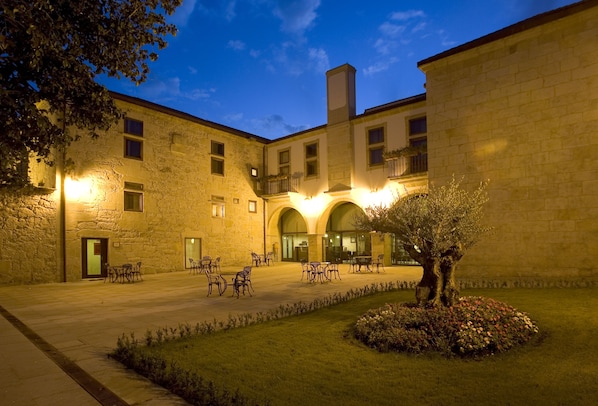 Façade de l’hébergement - soirée/nuit