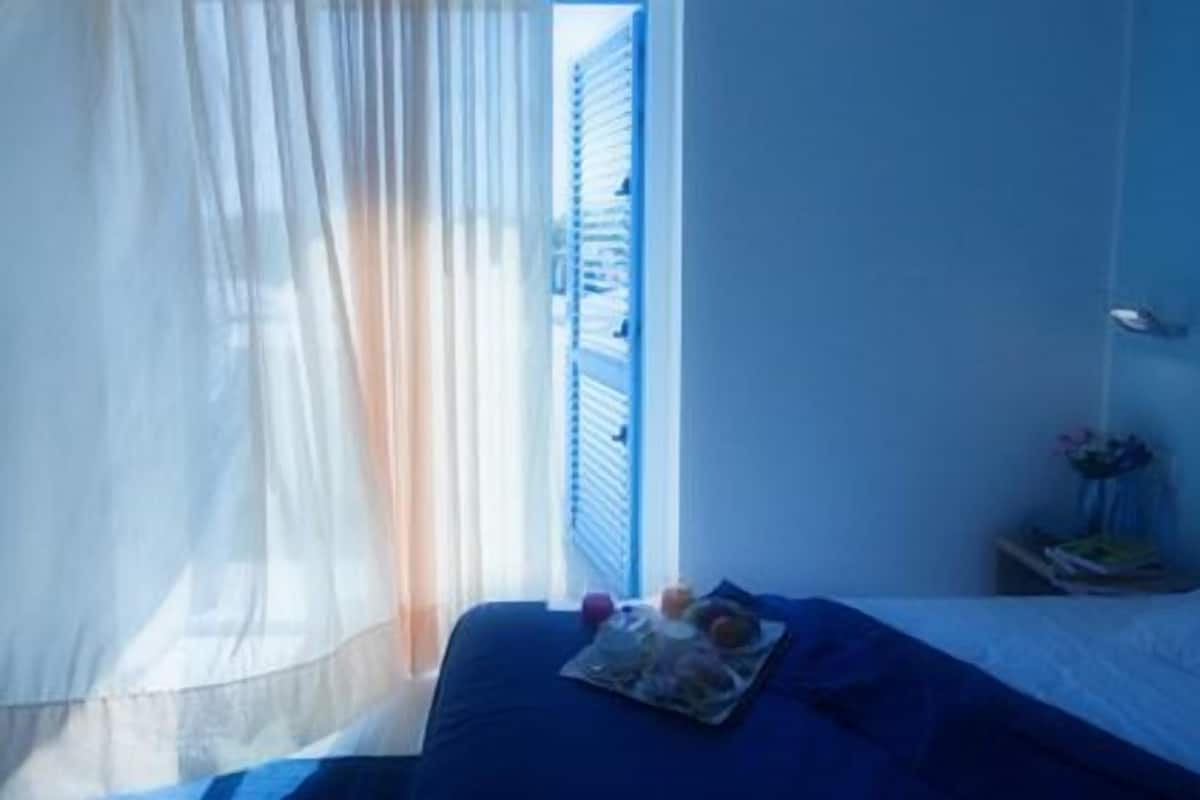 Minibar, caja fuerte, escritorio y sistema de insonorización