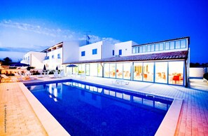 Outdoor pool - Hotel Parco della Rocca (Ragusa)