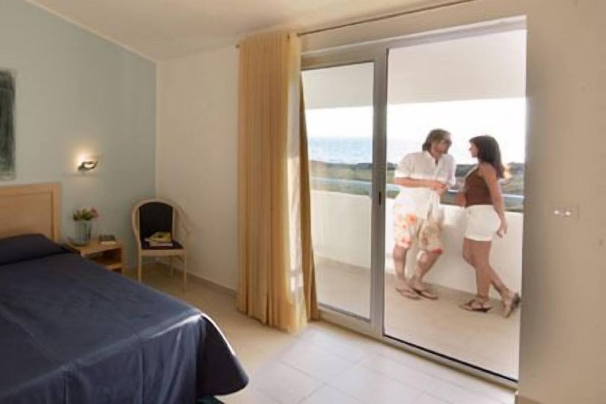 Phòng 3 | Minibar, két bảo mật tại phòng, bàn, phòng cách âm