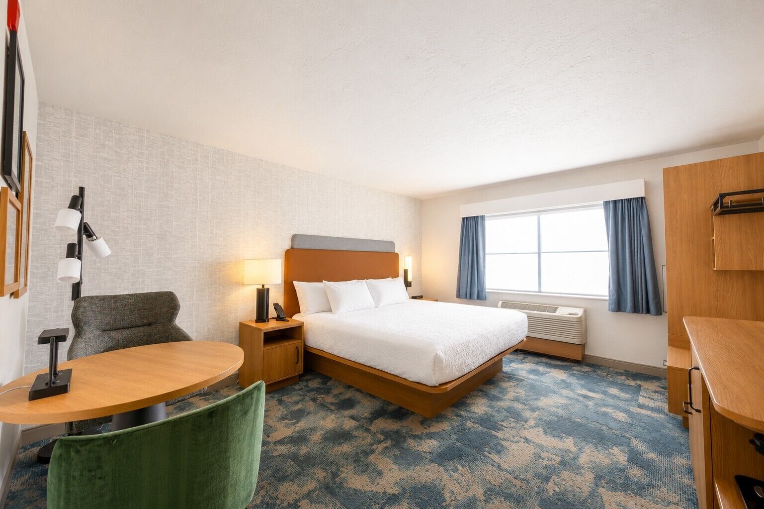 Room, 1 King Bed, Refrigerator & Microwave