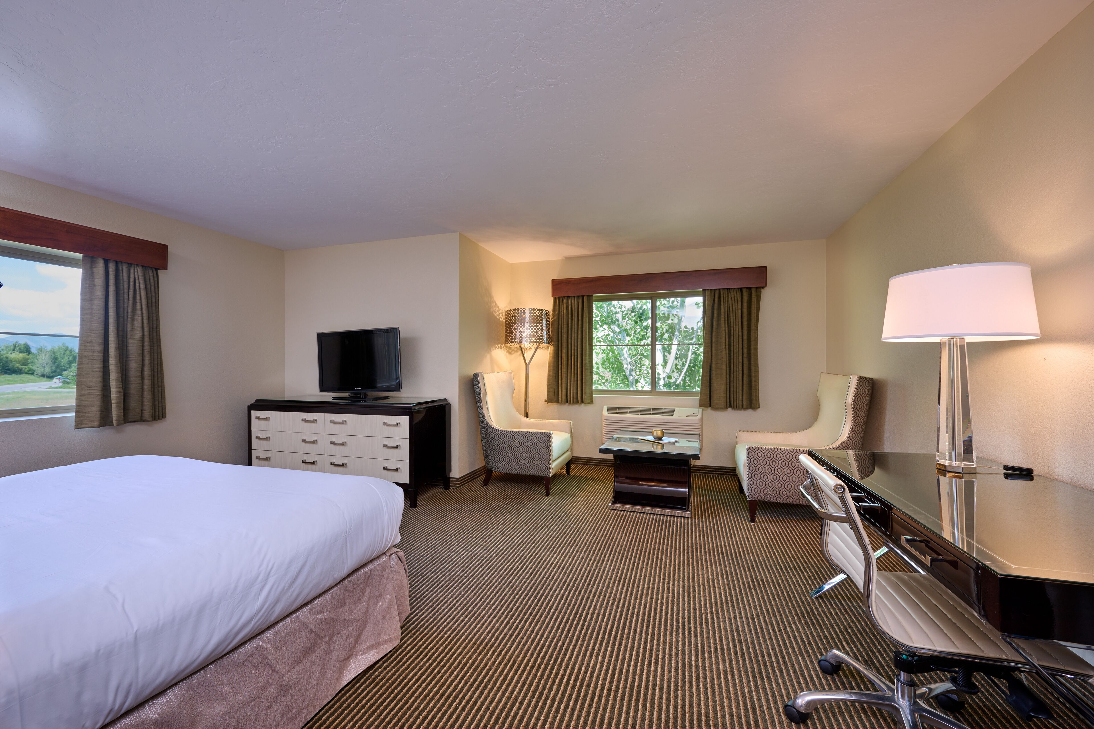 deluxe room, 1 king bed | desk, laptop workspace, blackout curtains, iron/ironing board