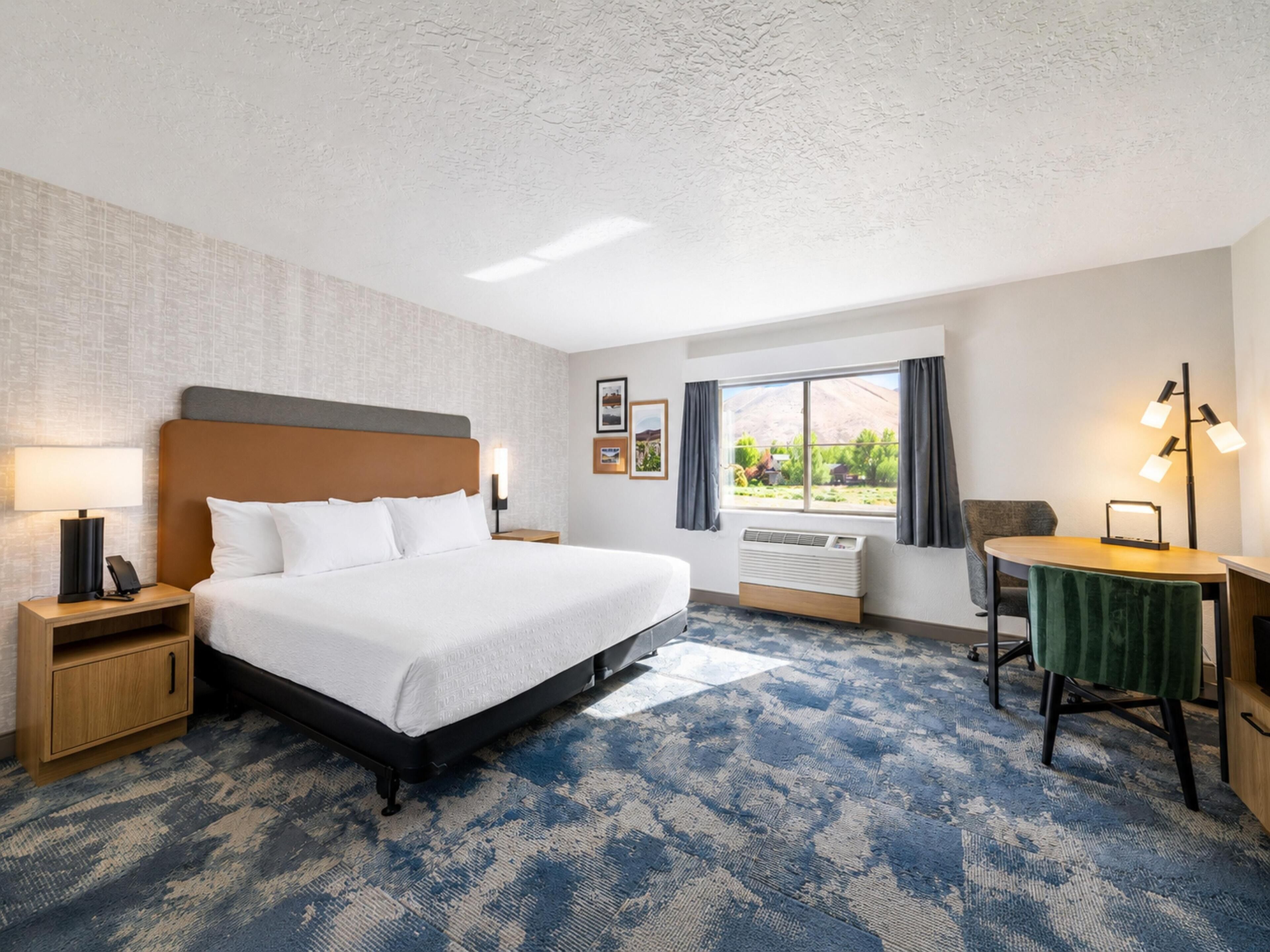 Room, 1 King Bed, Mobility Accessible, Bathtub (Hearing) | Desk, laptop workspace, blackout drapes, iron/ironing board