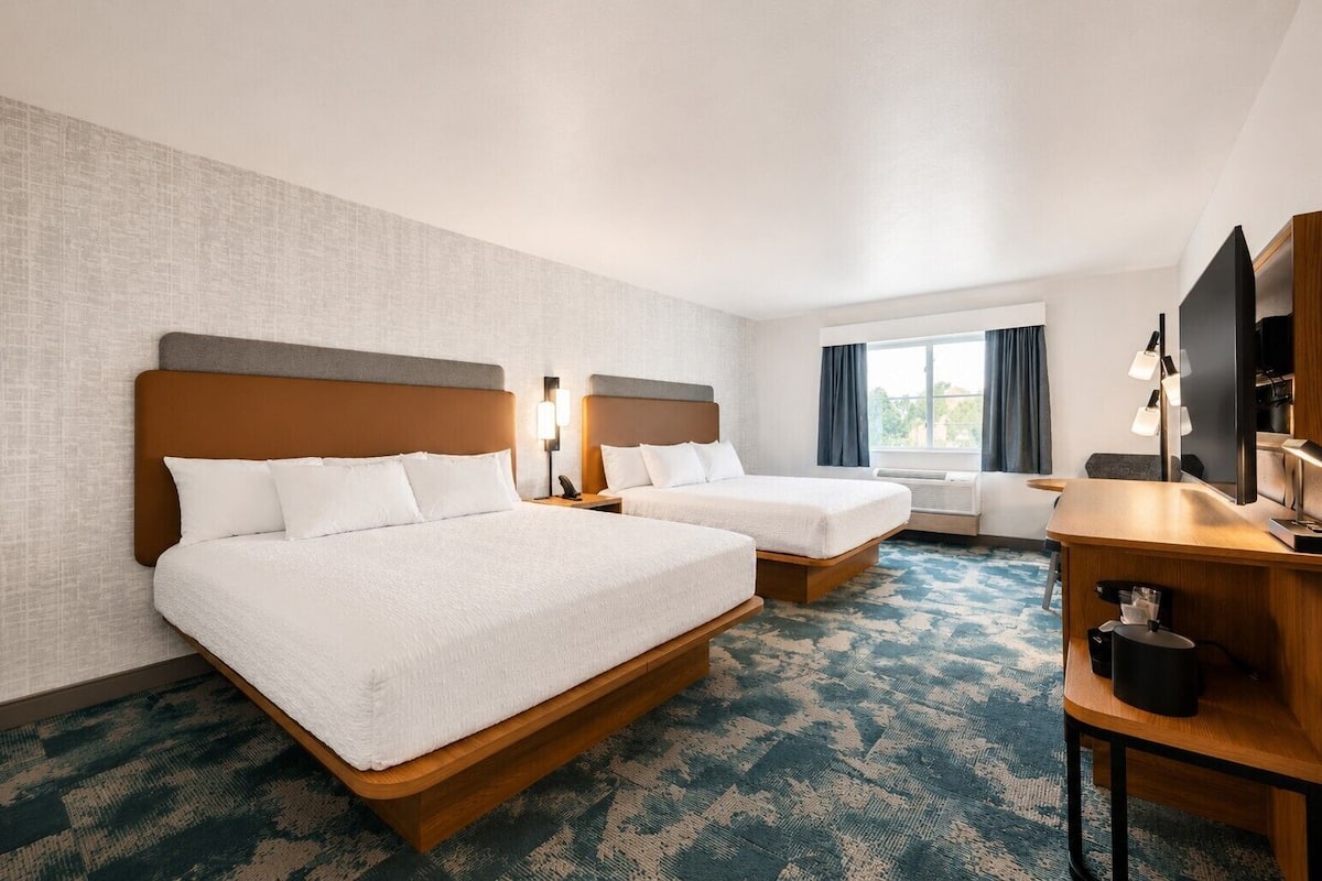 Room, Multiple Beds, Refrigerator & Microwave (Mountain) | Desk, laptop workspace, blackout drapes, iron/ironing board