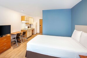 Standard Room, 1 Double Bed, Accessible, Non Smoking (Bathtub) | Desk, laptop workspace, iron/ironing board, free WiFi - WoodSpring Suites Pharr (Pharr)