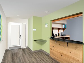 Lobby - WoodSpring Suites Pharr (Pharr)