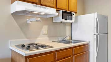 Standard Studio, Non Smoking, Refrigerator & Microwave | Private kitchen