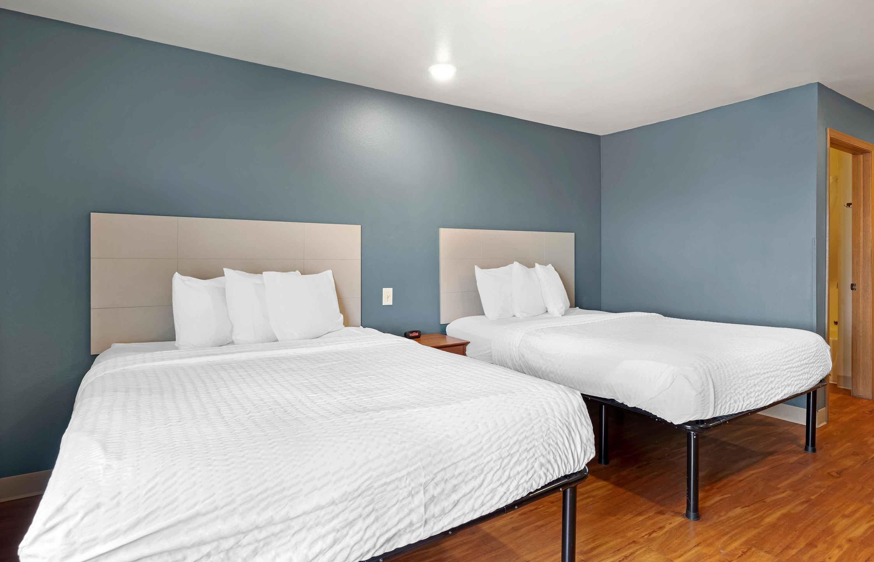 Desk, laptop workspace, iron/ironing board, free WiFi