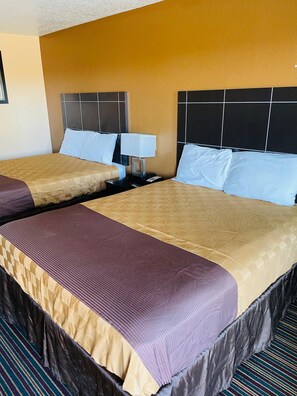 Desk, iron/ironing board, free WiFi - Sona Inn Dilley (Dilley)