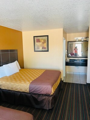 Desk, iron/ironing board, free WiFi - Sona Inn Dilley (Dilley)