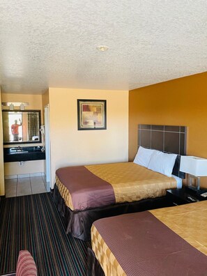 Desk, iron/ironing board, free WiFi - Sona Inn Dilley (Dilley)