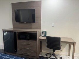 Habitación estándar, 1 cama de matrimonio grande | Ropa de cama de alta calidad, escritorio, tabla de planchar con plancha