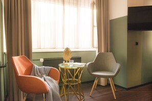 Een 40-inch televisie met kabelzenders, Netflix en tafelvoetbal