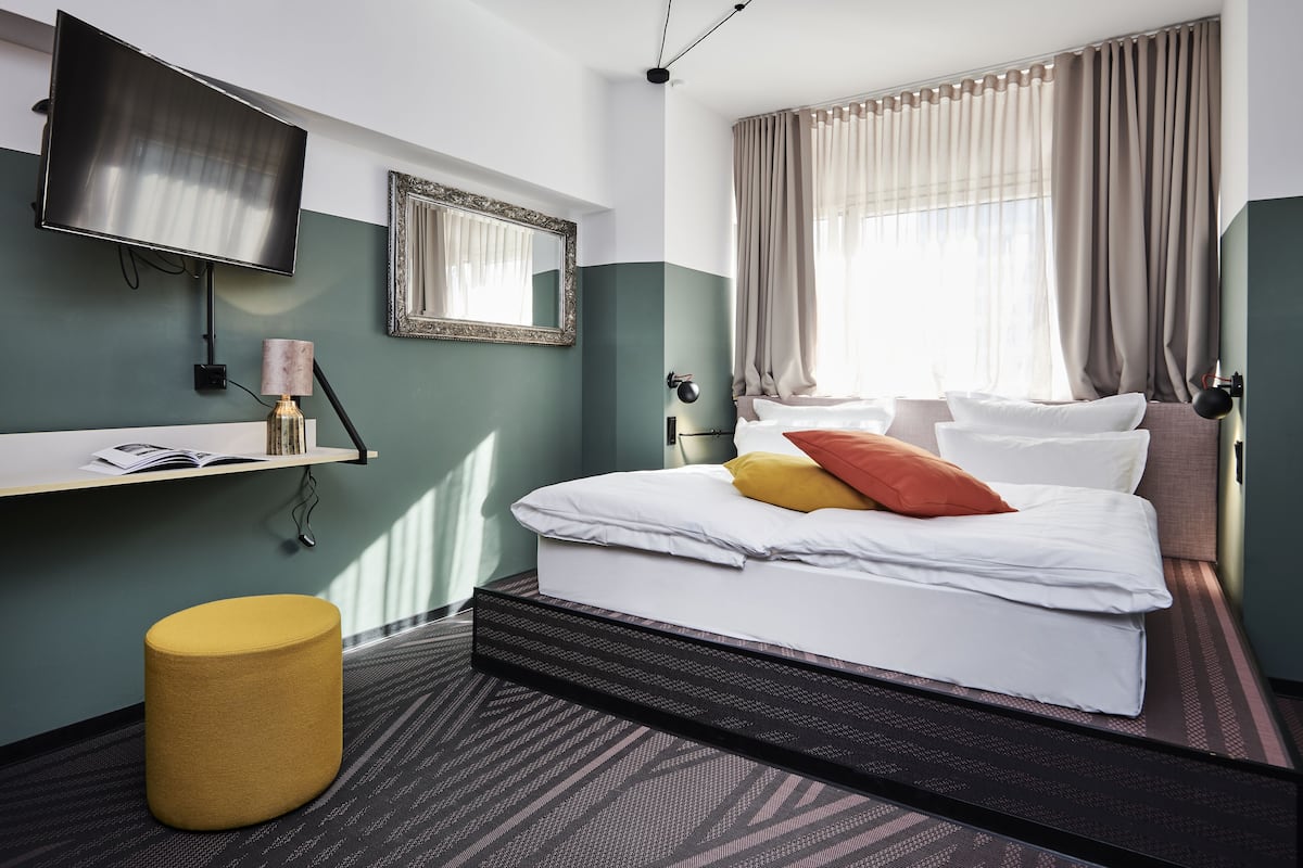 Double Room with Spree view | Υποαλλεργικά κλινοσκεπάσματα, χρηματοκιβώτιο στο δωμάτιο 