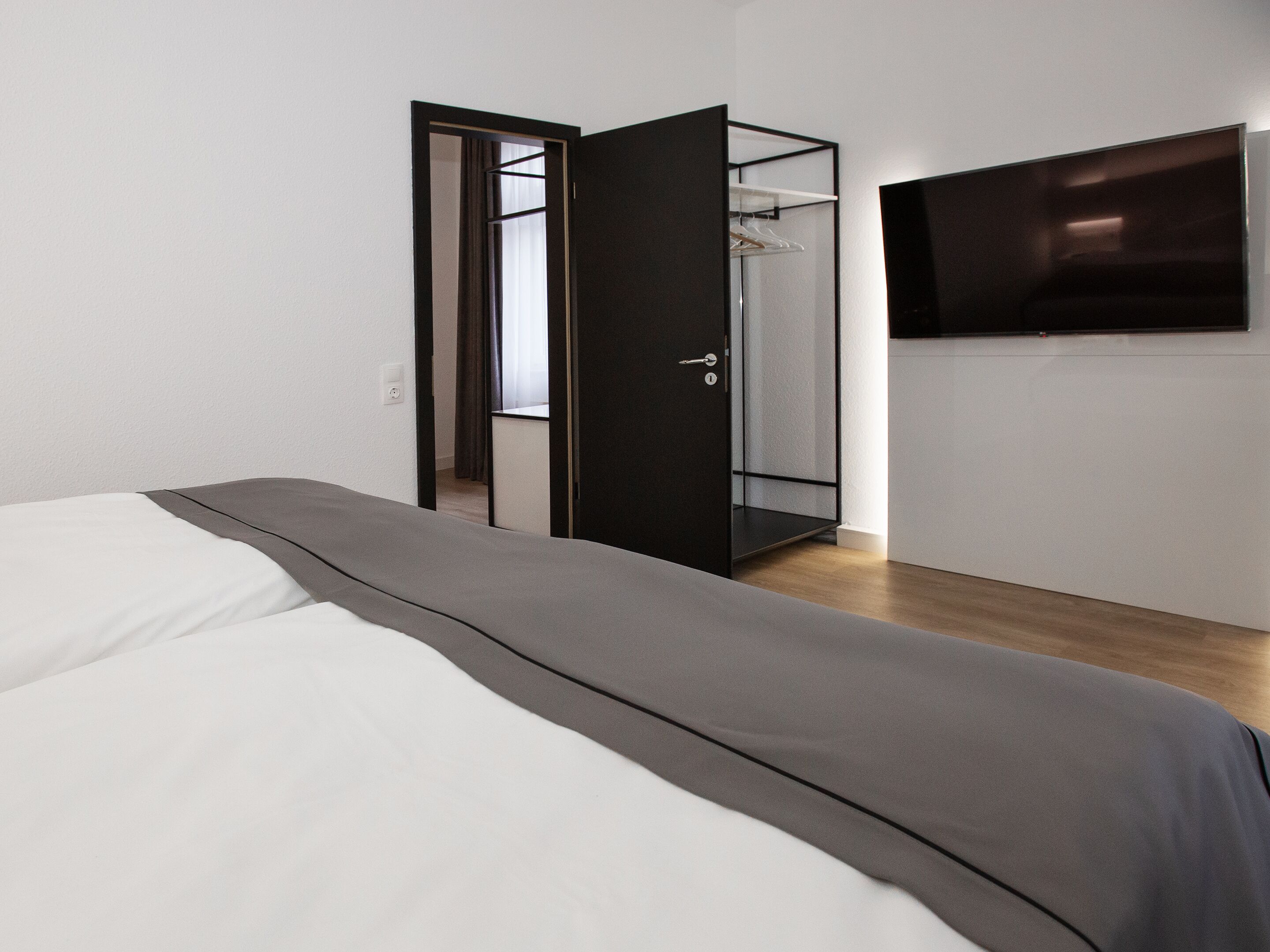 dormero suite | hypo-allergenic bedding, free minibar, in-room safe, desk