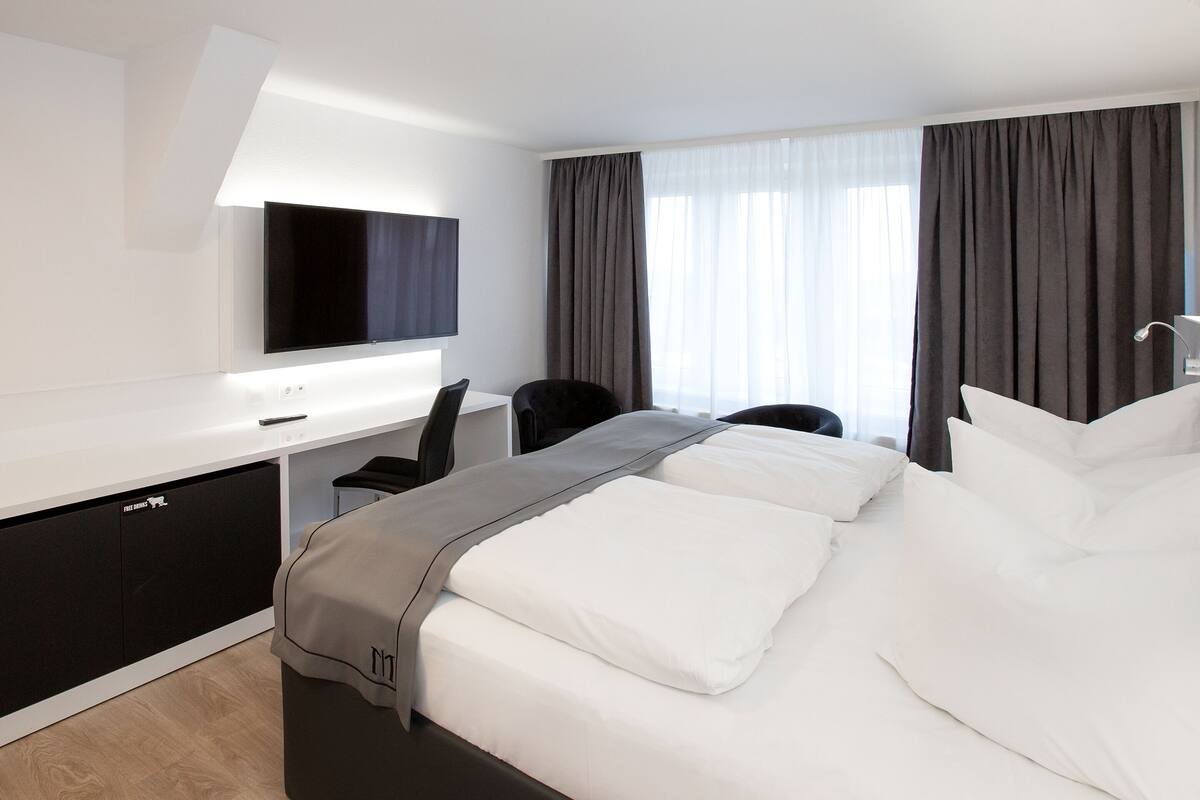 dormero comfort room | hypo-allergenic bedding, free minibar, in-room safe, desk