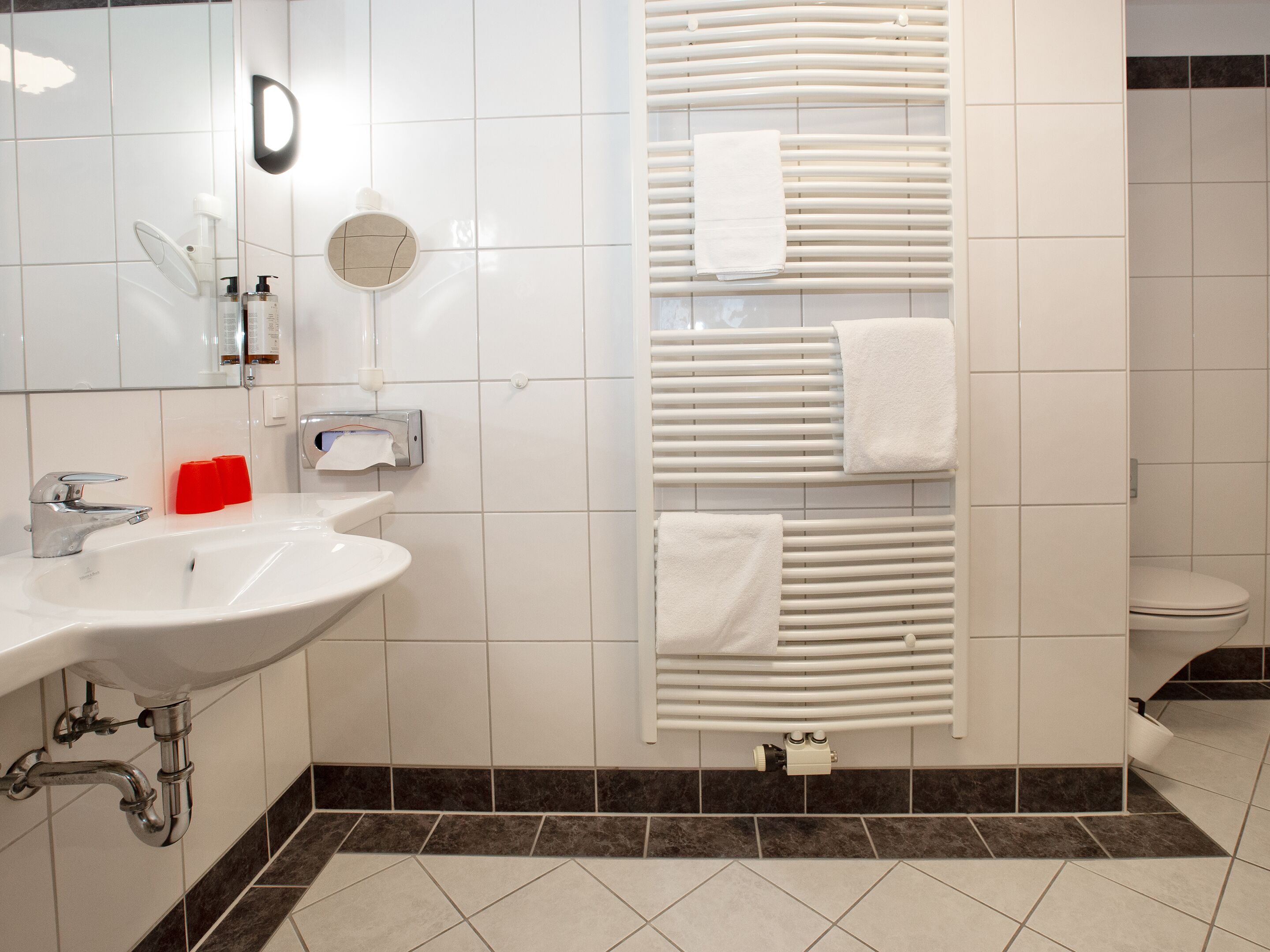 dormero room | bathroom | shower, hair dryer, towels