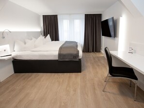 DORMERO Deluxe Room