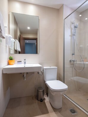 Shower, free toiletries, hair dryer, towels - Athinaikon (Heraklion)