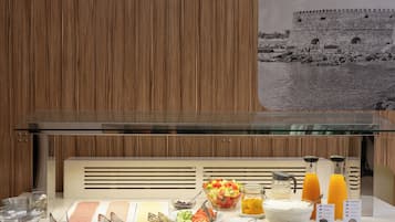 Desayuno continental diario (EUR 5 por persona)