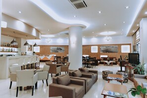 Lobby sitting area - Athinaikon (Heraklion)