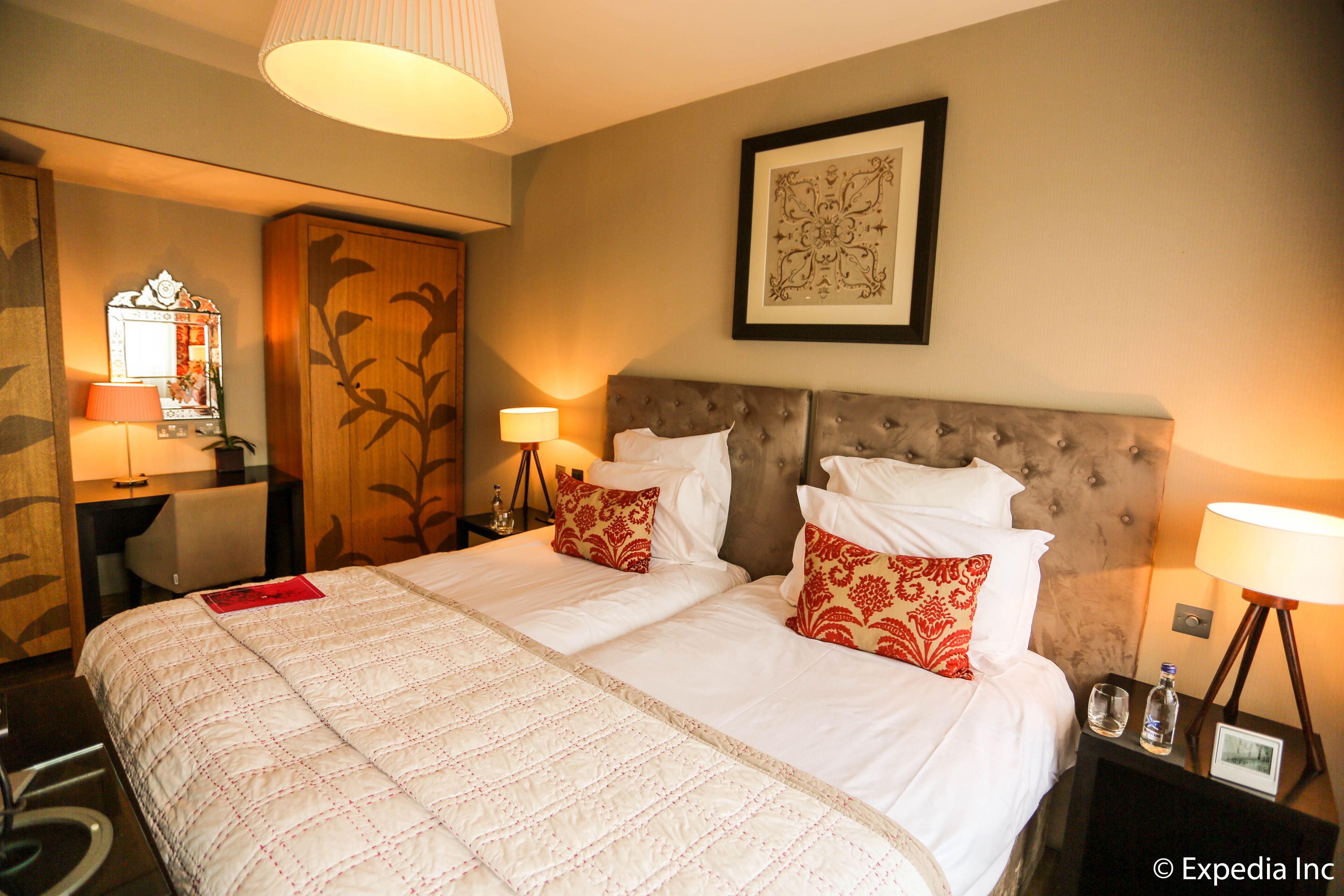 luxury twin room | minibar, in-room safe, desk, iron/ironing board