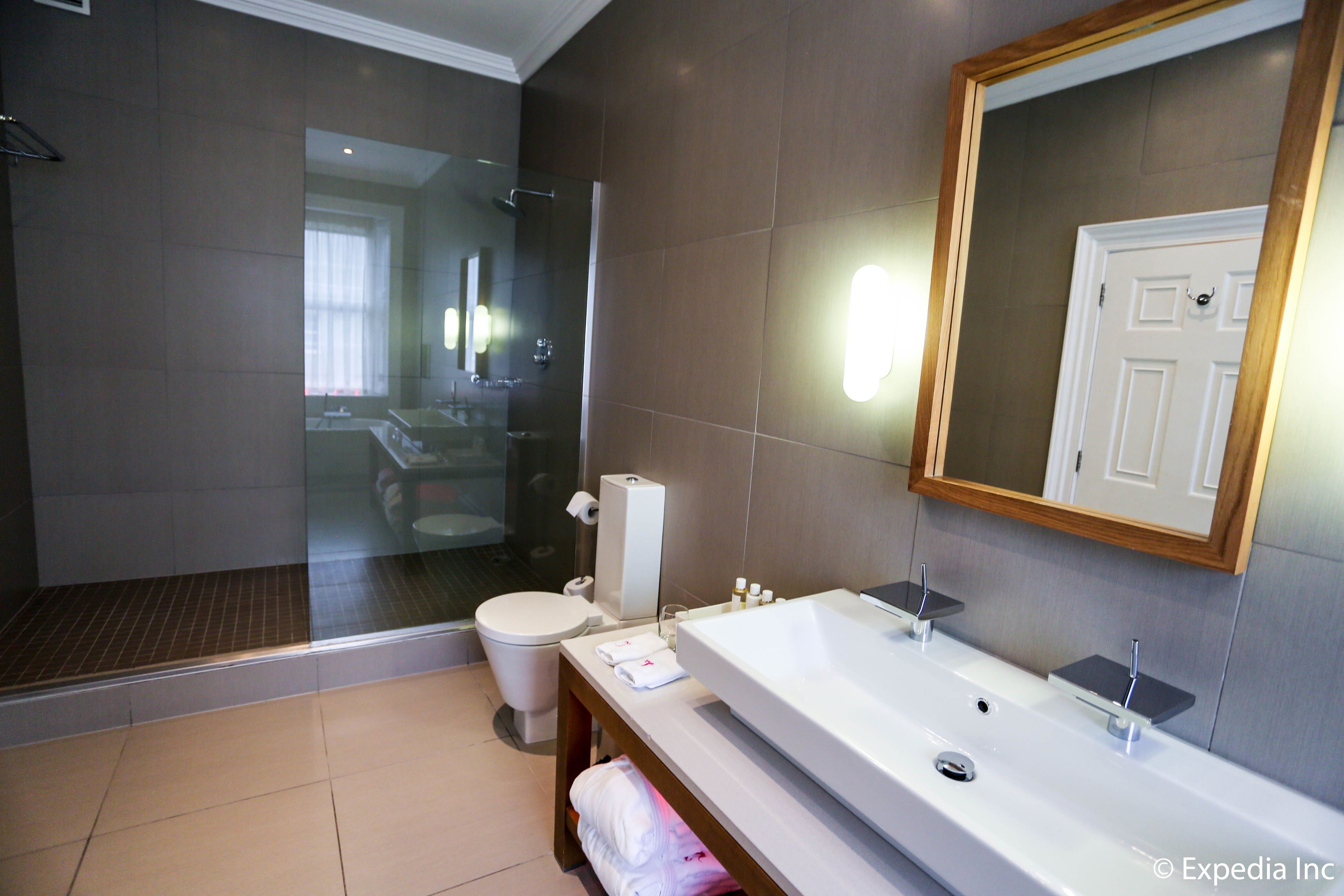 georgian suite | bathroom | shower, designer toiletries, hair dryer, bathrobes