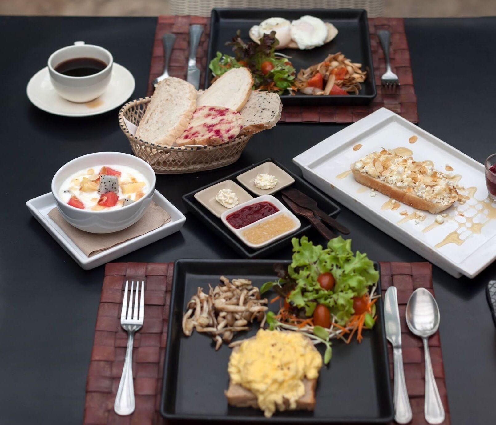 daily cooked-to-order breakfast (thb 250 per person)