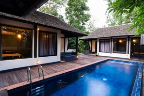 วิลล่าสำหรับครอบครัว, วิวสระว่ายน้ำ | เครื่องนอนระดับพรีเมียม, มินิบาร์, ตกแต่งพิเศษโดยเฉพาะ, โต๊ะทำงาน