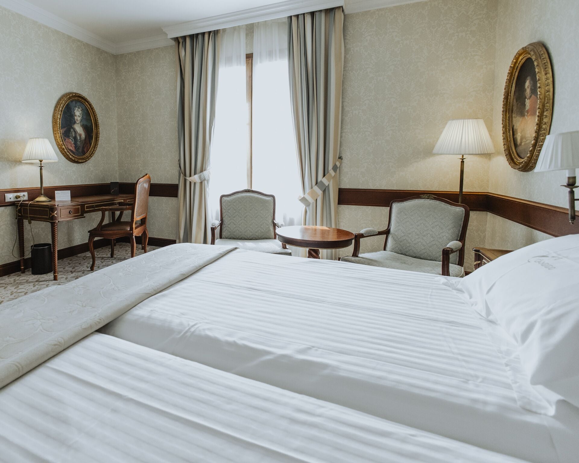 standard double room | down duvets, minibar, in-room safe, desk