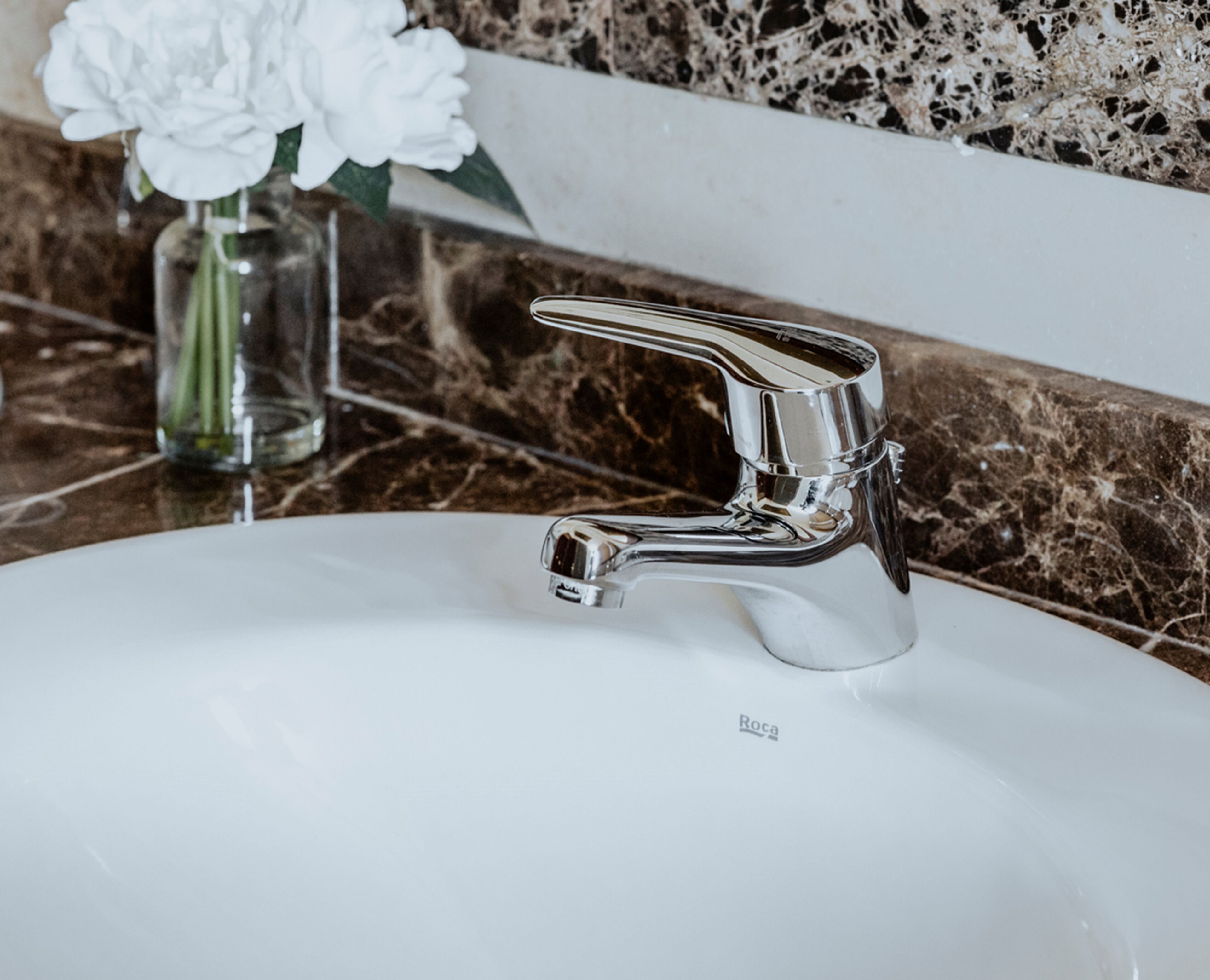 separate bathtub and shower, deep-soaking bathtub, free toiletries