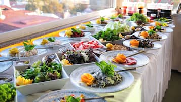 Morgenmadsbuffet hver dag (10 EUR pr. person)