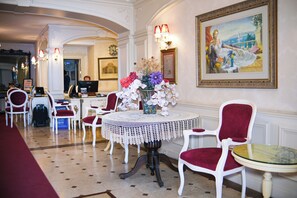 Télévision LCD de 22 pouces avec chaînes par satellite, télévision