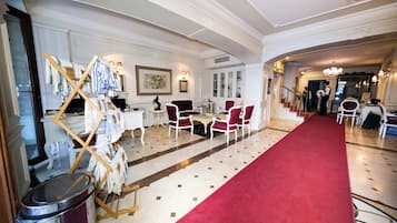 Sala de estar en el lobby