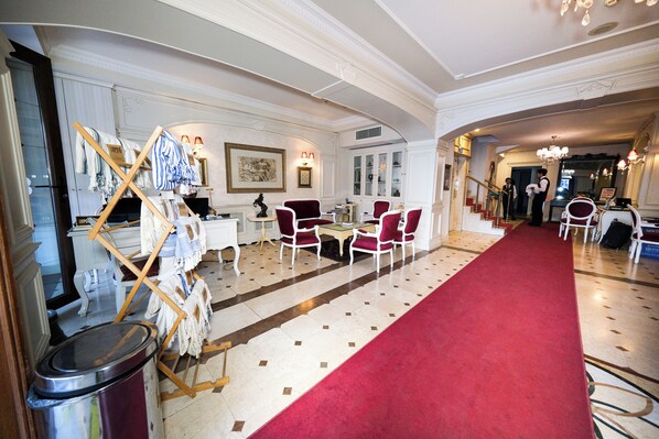 Kawasan tempat duduk lobi