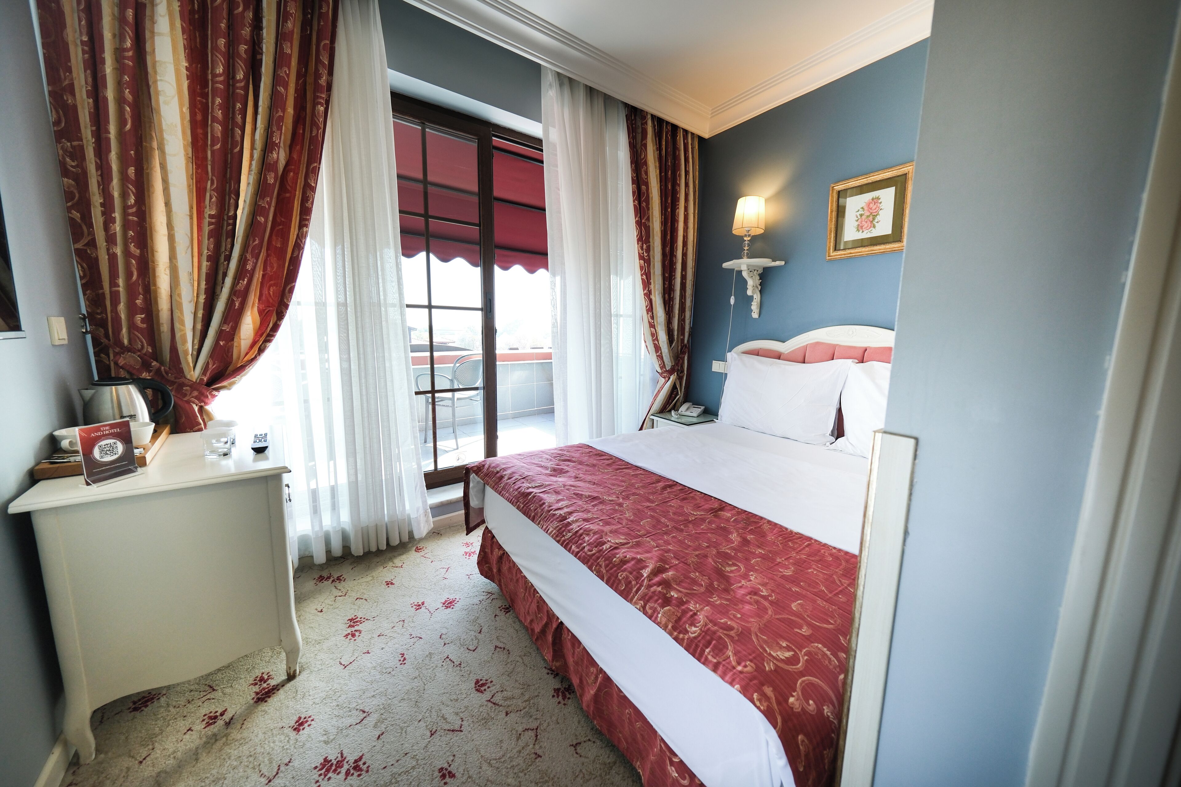 panoramic double room | select comfort beds, minibar, in-room safe, desk
