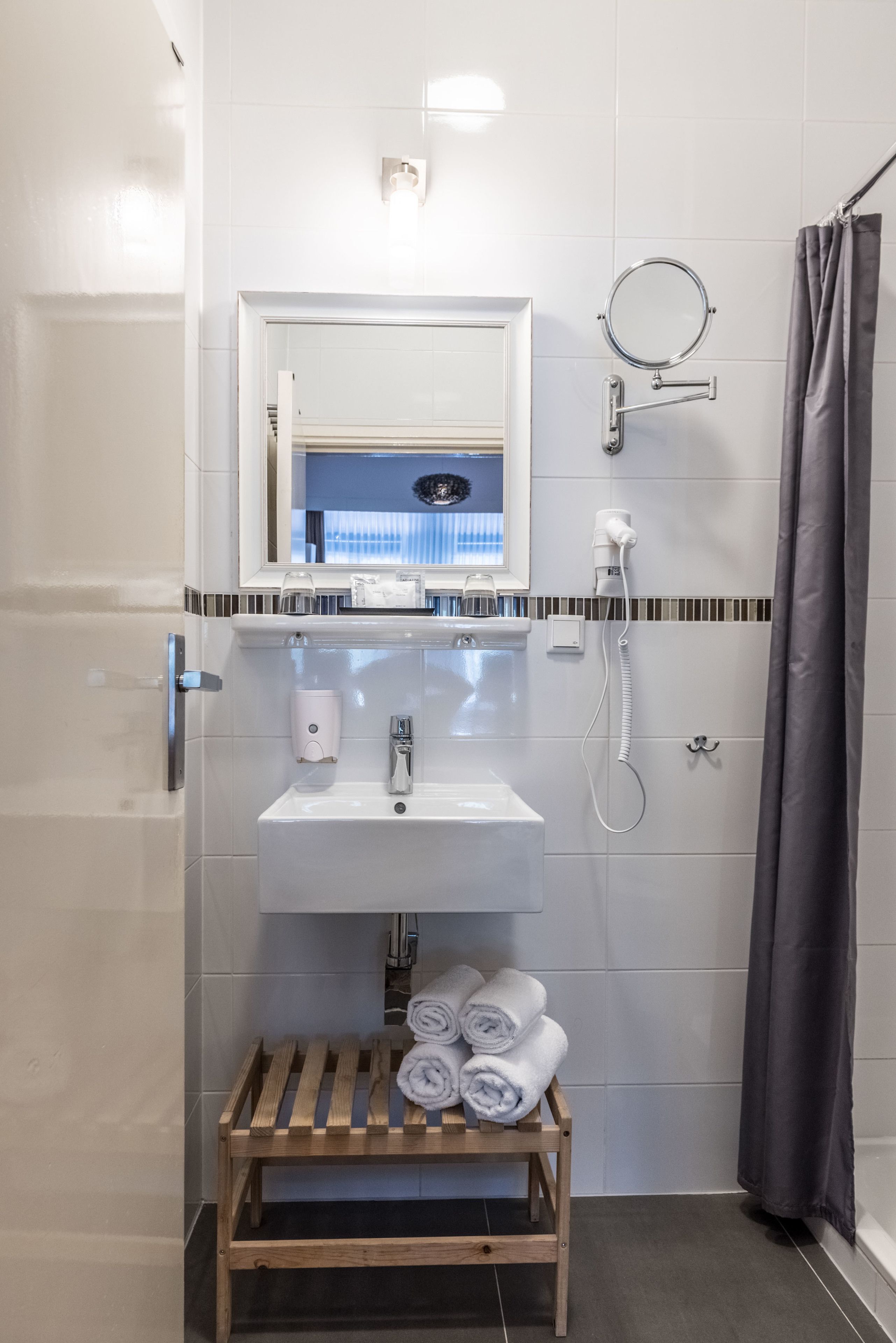 twin room | bathroom | free toiletries, hair dryer, towels